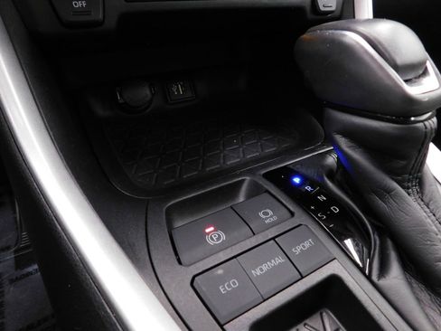 Used 2023 Toyota RAV4 XLE Premium image 24