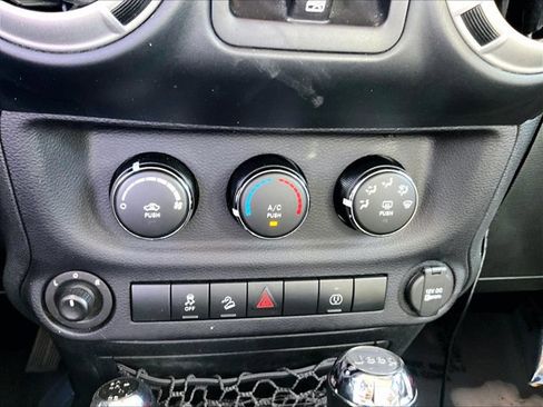 Used 2016 Jeep Wrangler Unlimited Rubicon w/ Connectivity Group image 23