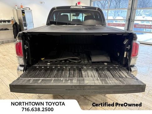 Used 2022 Toyota Tacoma TRD Off-Road image 17