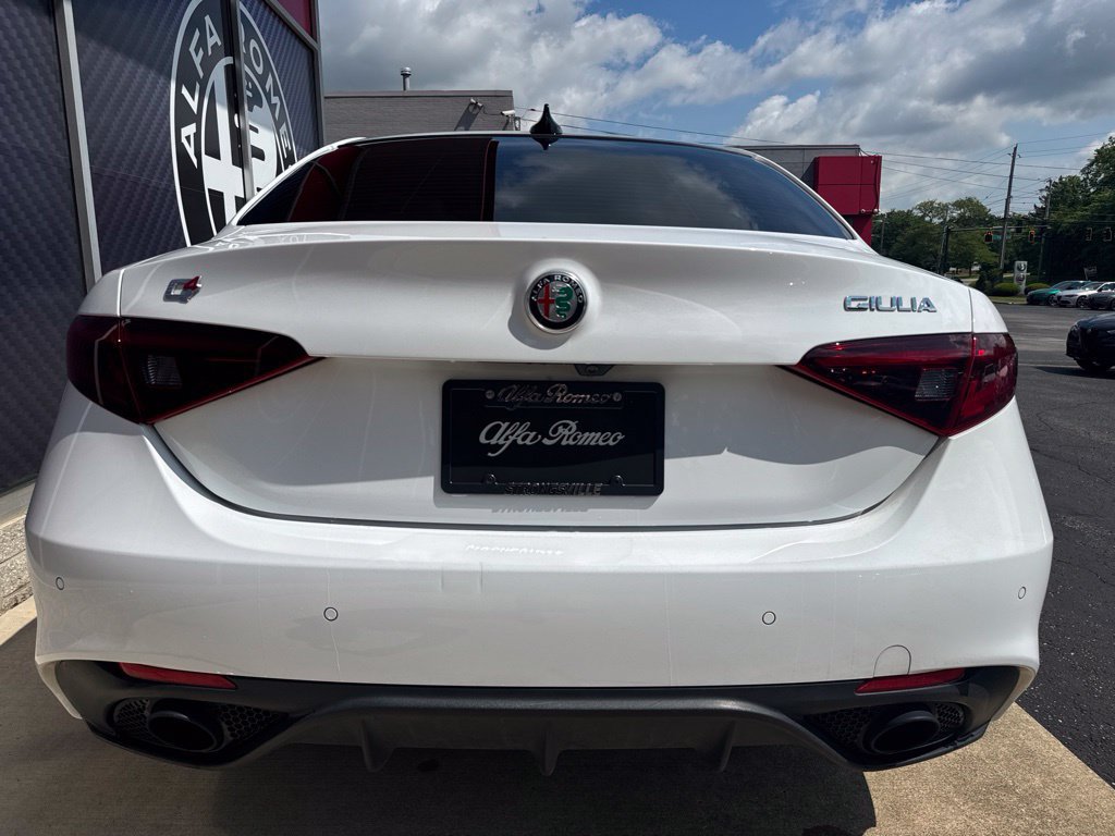 Used 2022 Alfa Romeo Giulia Veloce AWD/4WD image 10