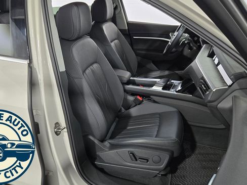 Used 2022 Audi e-tron Premium AWD/4WD image 34