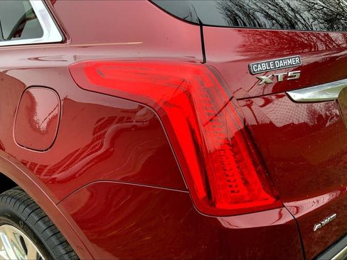 Used 2018 Cadillac XT5 Platinum w/ Driver Assist Package AWD/4WD image 28
