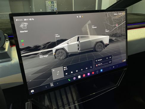 Used 2024 Tesla Cybertruck AWD Crew Cab image 21