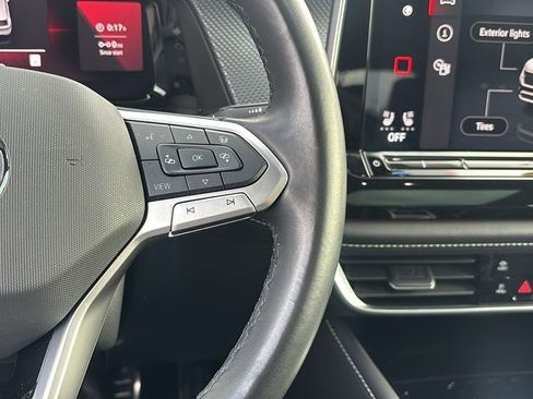 Used 2025 Volkswagen Atlas Cross Sport SEL Premium R-Line image 18