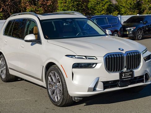 Used 2023 BMW X7 xDrive40i w/ Premium Package image 9