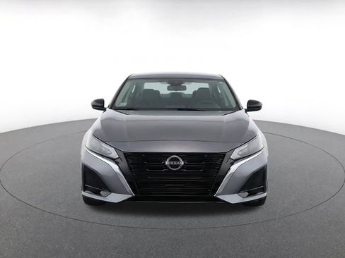 Used 2025 Nissan Altima 2.5 SV FWD image 2