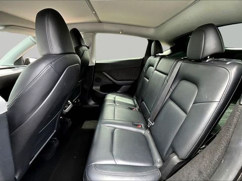 Used 2022 Tesla Model Y Long Range AWD/4WD image 19