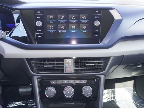 Used 2023 Volkswagen Taos SE FWD image 18