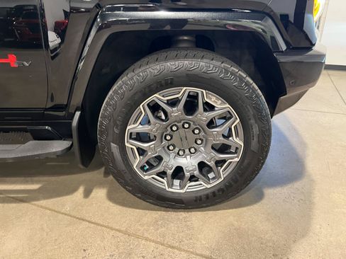 Used 2025 GMC Hummer EV 3X w/ LPO, Sport Package AWD/4WD image 47