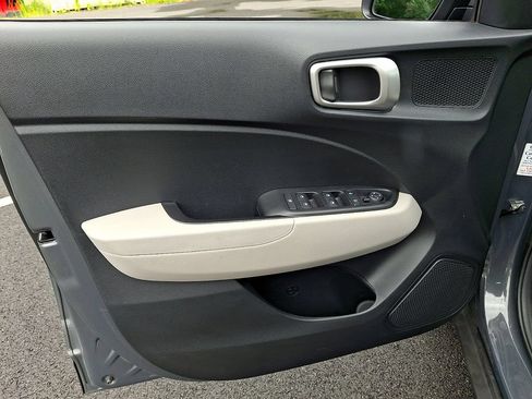 Certified 2024 Hyundai Venue SEL FWD image 16