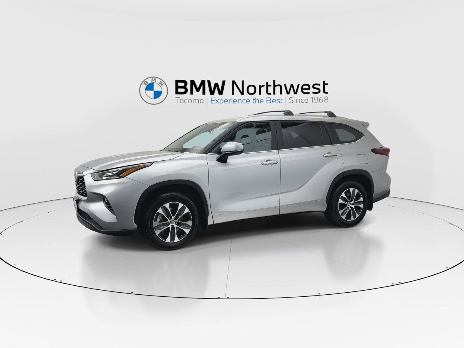 Used 2024 Toyota Highlander XLE AWD/4WD image 10
