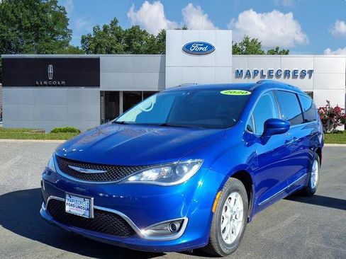 Used 2020 Chrysler Pacifica Touring-L image 2