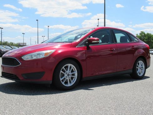 Used 2015 Ford Focus SE FWD image 3