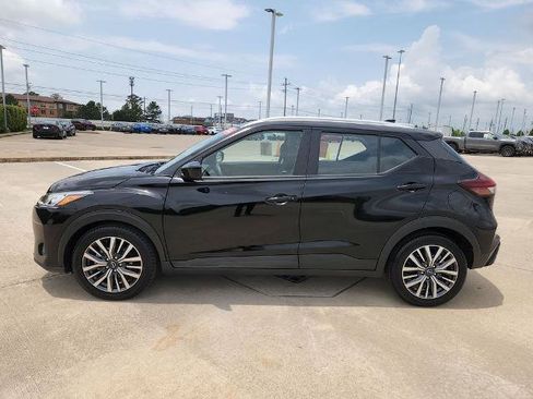 Certified 2023 Nissan Kicks SV FWD image 8
