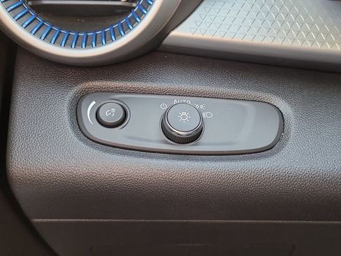 Used 2025 Chevrolet Trax LS image 22