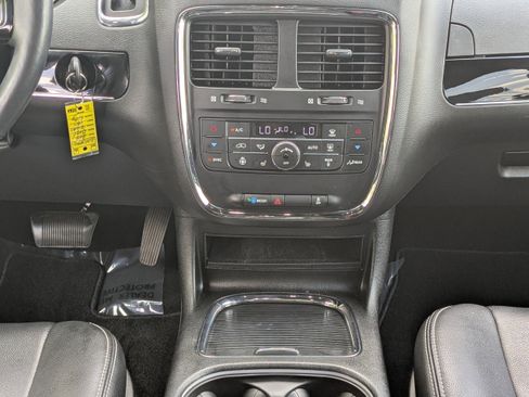 Used 2019 Dodge Grand Caravan SXT w/ Driver Convenience Group image 18