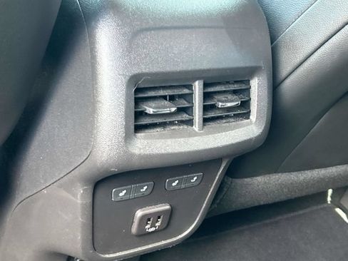 Used 2023 Chevrolet Equinox Premier FWD image 18