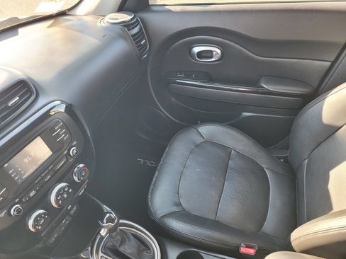 Used 2016 Kia Soul ! FWD image 11