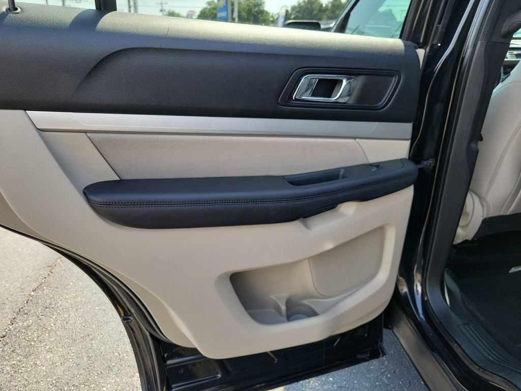 Used 2018 Ford Explorer FWD image 18