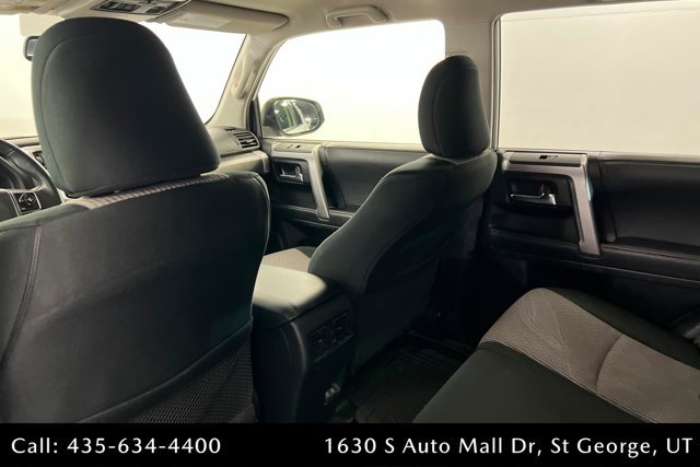 Used 2020 Toyota 4Runner SR5 AWD/4WD image 19