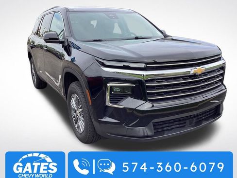 Used 2024 Chevrolet Traverse LT FWD image 1