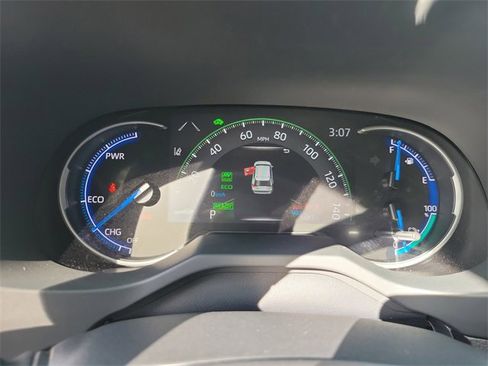 Used 2025 Toyota RAV4 SE image 17