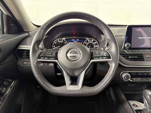 Used 2024 Nissan Altima 2.5 SR FWD image 15