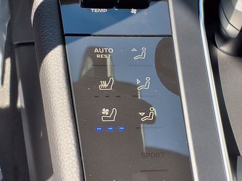 Used 2025 Porsche Macan image 10