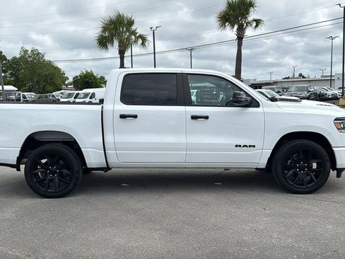 Used 2024 RAM 1500 Laramie AWD/4WD image 7