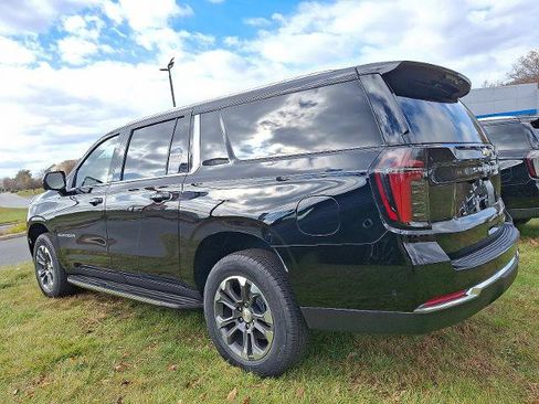 New 2026 Chevrolet Suburban LS image 3