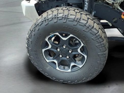 Used 2022 Jeep Wrangler Unlimited Rubicon 4xe w/ Cold Weather Group AWD/4WD image 18