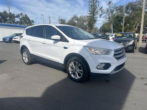 Used 2017 Ford Escape SE image 5