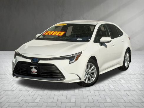 Used 2025 Toyota Corolla XLE image 1