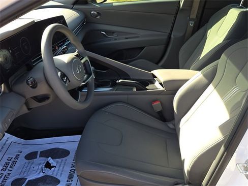 Certified 2024 Hyundai Elantra SEL image 16