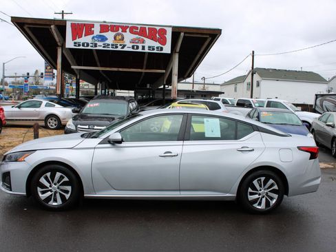 Used 2023 Nissan Altima 2.5 S image 3