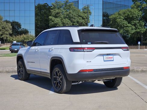 New 2025 Jeep Grand Cherokee Altitude image 6