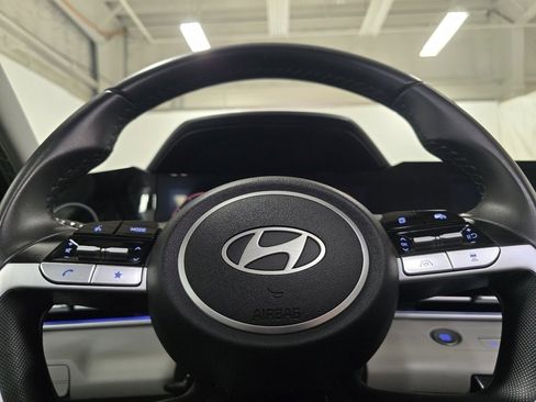 Used 2024 Hyundai Elantra Limited image 27