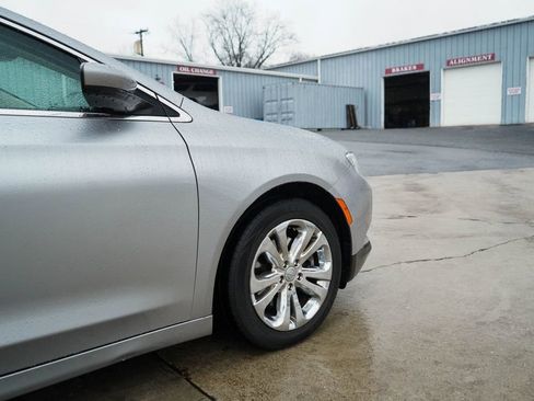 Used 2016 Chrysler 200 Limited image 12