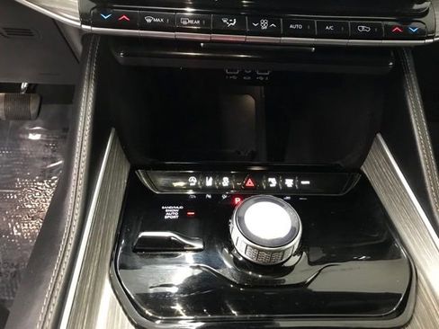 Used 2024 Jeep Wagoneer L Series II w/ Flexible Seating Group image 14