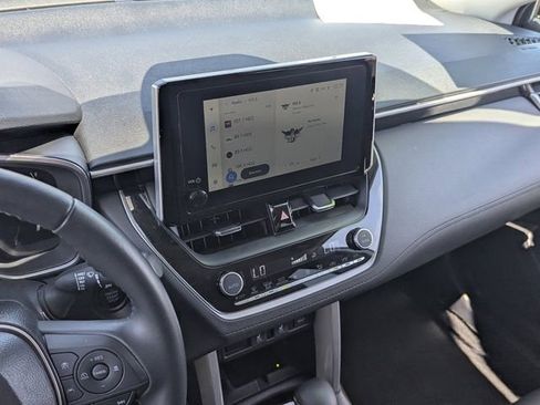 Used 2025 Toyota Corolla Cross XLE FWD image 25