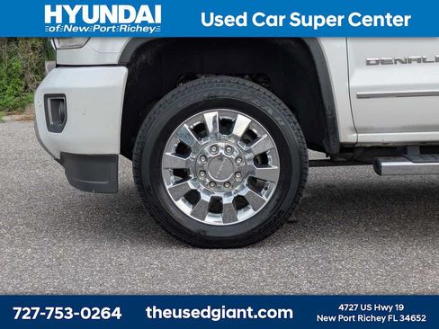 Used 2018 GMC Sierra 2500 Denali w/ Duramax Plus Package AWD/4WD image 10
