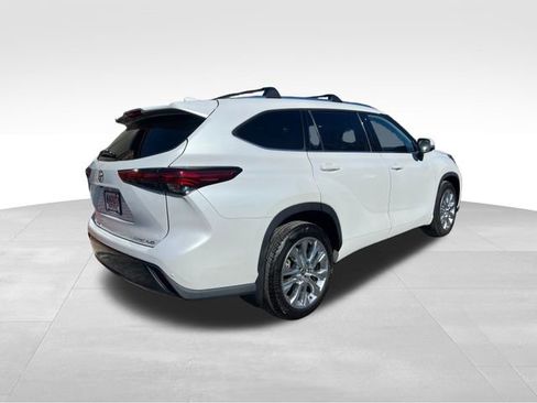 Used 2022 Toyota Highlander Limited image 5