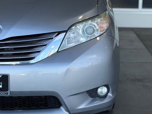 Used 2015 Toyota Sienna XLE w/ XLE Navigation Package image 5