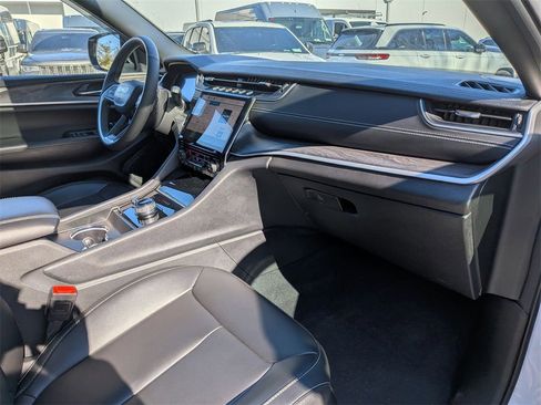 Certified 2024 Jeep Grand Cherokee Limited image 26