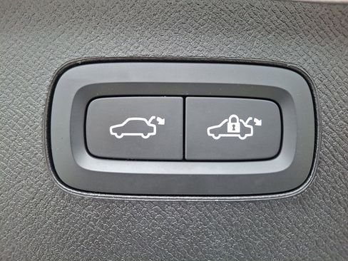 Certified 2023 Volvo XC90 T8 Plus w/ Protection Package Premier image 30