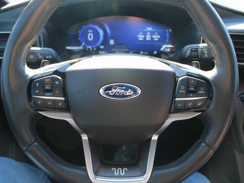 Used 2021 Ford Explorer King Ranch w/ Premium Technology Package image 21