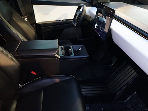 Used 2024 Tesla Cybertruck AWD Crew Cab image 13