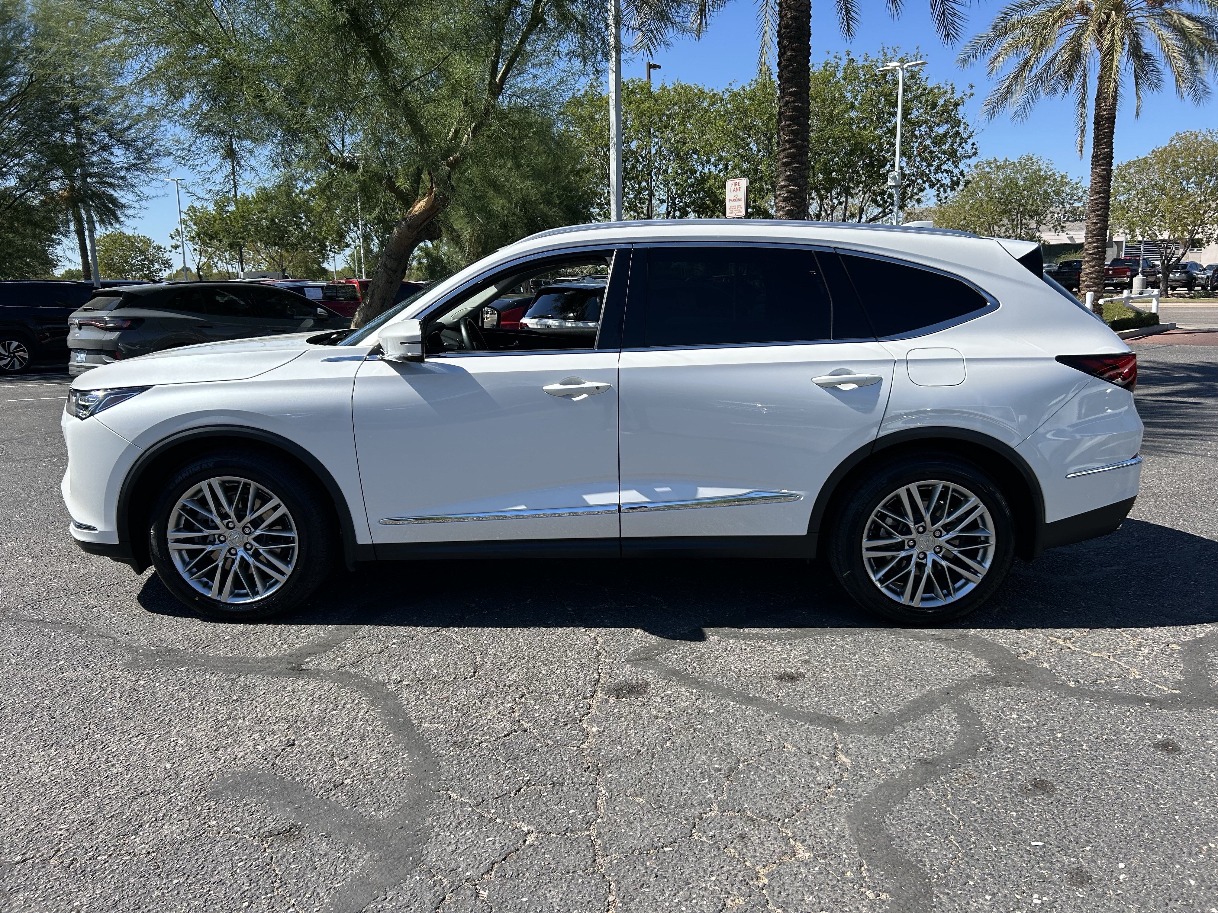 Used 2023 Acura MDX w/ Advance Package AWD/4WD image 2
