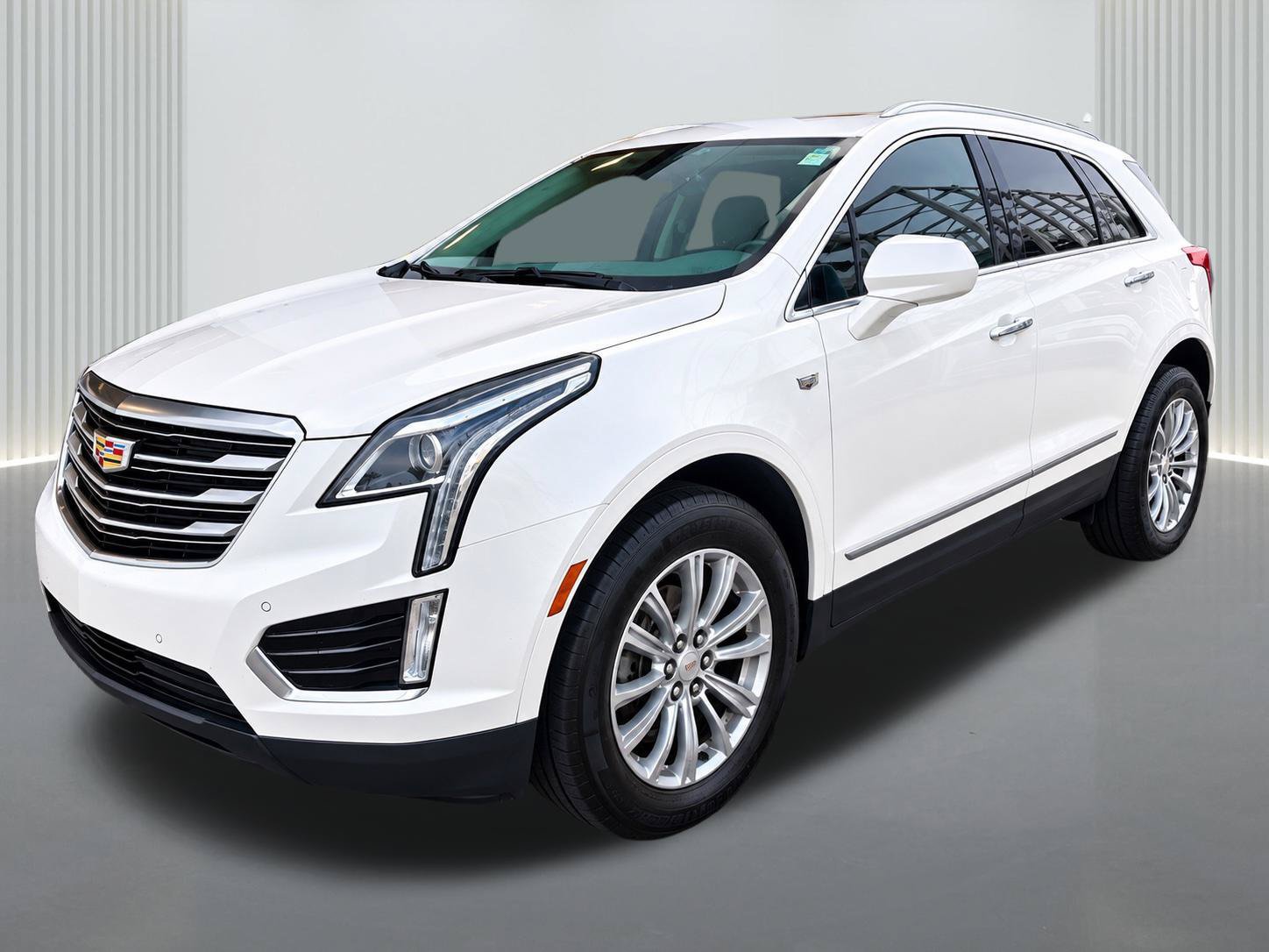 Used 2018 Cadillac XT5 Luxury FWD image 2