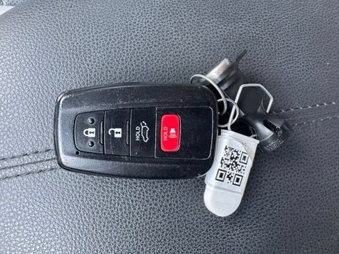 Used 2019 Toyota RAV4 Limited w/ Cold Weather Package AWD/4WD image 26